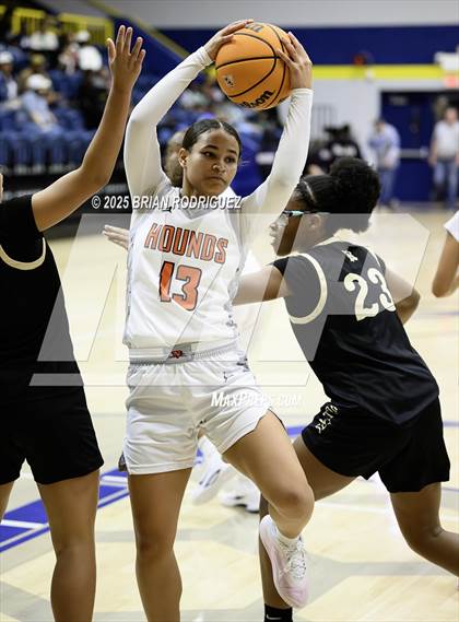 Thumbnail 3 in Robinson vs. Newport (Wynne Classic) photogallery.