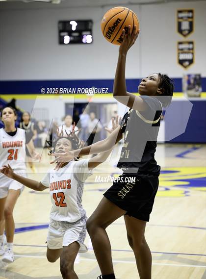 Thumbnail 2 in Robinson vs. Newport (Wynne Classic) photogallery.