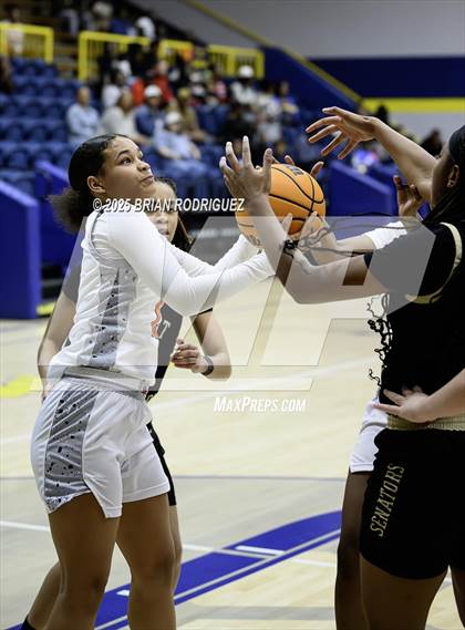 Thumbnail 1 in Robinson vs. Newport (Wynne Classic) photogallery.