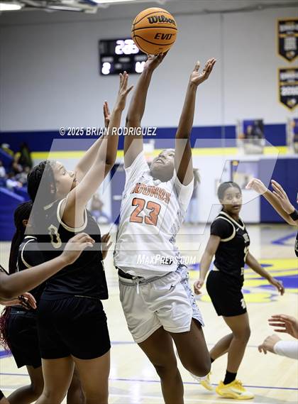 Thumbnail 2 in Robinson vs. Newport (Wynne Classic) photogallery.