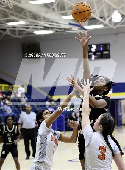 Thumbnail 2 in Robinson vs. Newport (Wynne Classic) photogallery.