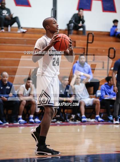 Thumbnail 3 in Loyola vs  Culver City (Rose City Roundball Classic) photogallery.