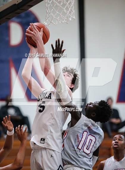 Thumbnail 3 in Loyola vs  Culver City (Rose City Roundball Classic) photogallery.