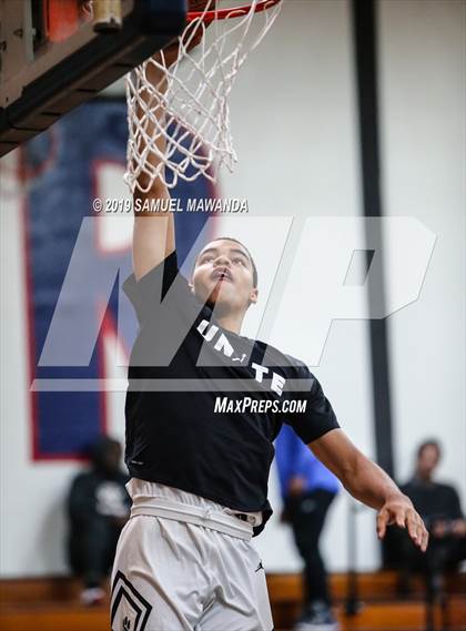 Thumbnail 2 in Loyola vs  Culver City (Rose City Roundball Classic) photogallery.