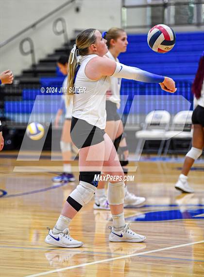 Thumbnail 1 in Rockdale vs Franklin photogallery.