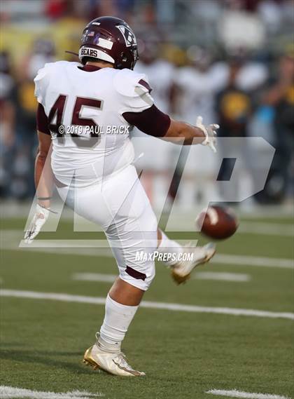 Thumbnail 2 in Cedar Creek vs Bastrop photogallery.
