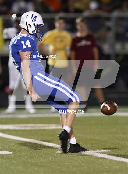 Thumbnail 2 in Cedar Creek vs Bastrop photogallery.
