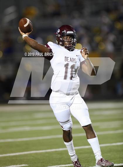Thumbnail 3 in Cedar Creek vs Bastrop photogallery.