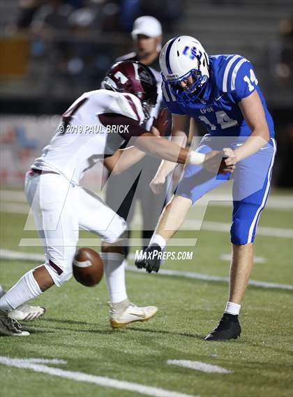 Thumbnail 2 in Cedar Creek vs Bastrop photogallery.