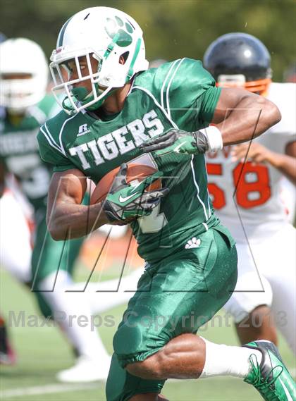 Thumbnail 3 in DuVal vs Wilson photogallery.