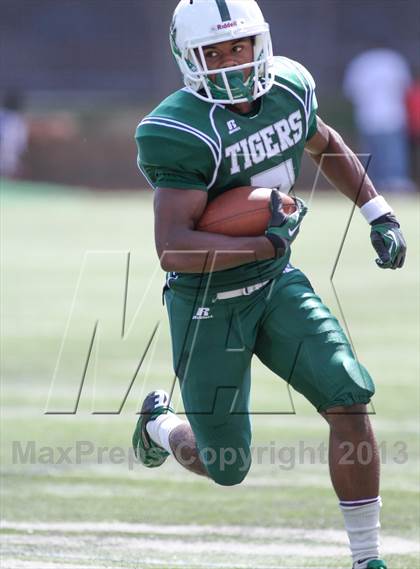 Thumbnail 3 in DuVal vs Wilson photogallery.