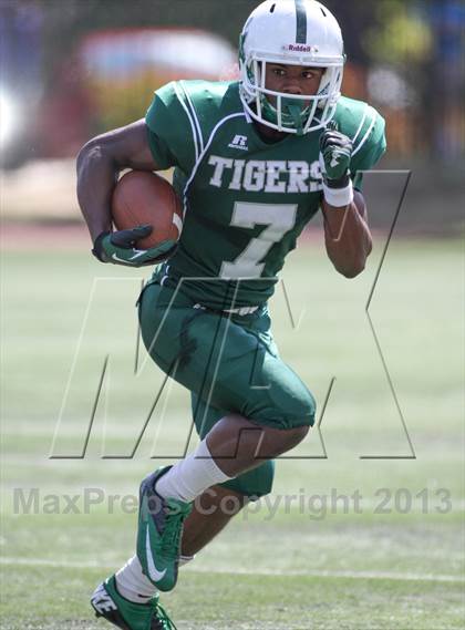 Thumbnail 3 in DuVal vs Wilson photogallery.