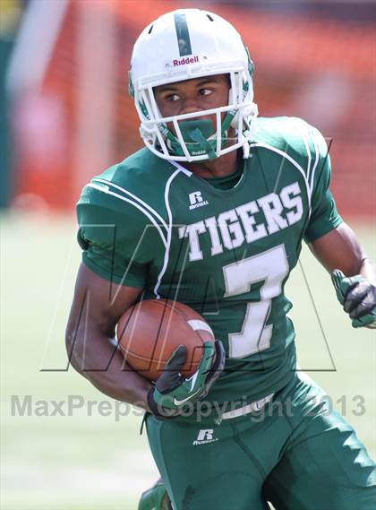 Thumbnail 2 in DuVal vs Wilson photogallery.