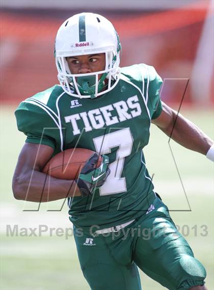 Thumbnail 3 in DuVal vs Wilson photogallery.