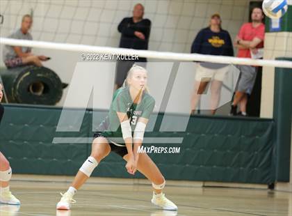 Thumbnail 2 in Oxford vs. Lake Orion photogallery.