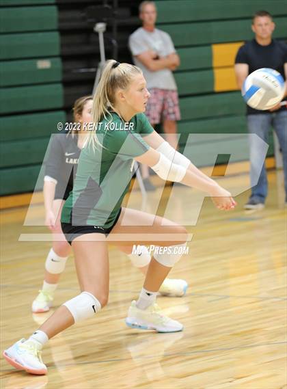 Thumbnail 1 in Oxford vs. Lake Orion photogallery.