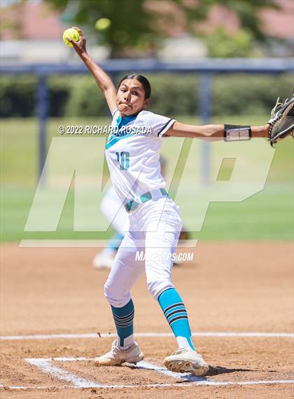 Thumbnail 3 in Mission Prep vs. Orange Cove (CIF CS Division IV Championship) photogallery.