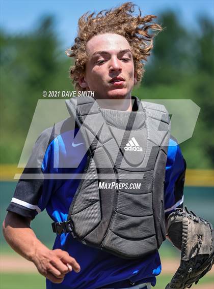 Thumbnail 3 in Clear Creek-Amana vs. Liberty @ Solon High School photogallery.