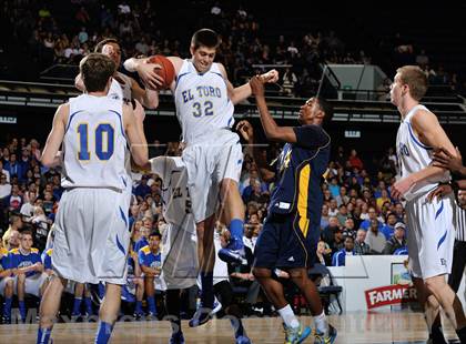 Thumbnail 2 in El Toro vs. Santa Monica (CIF SS D1A Final) photogallery.