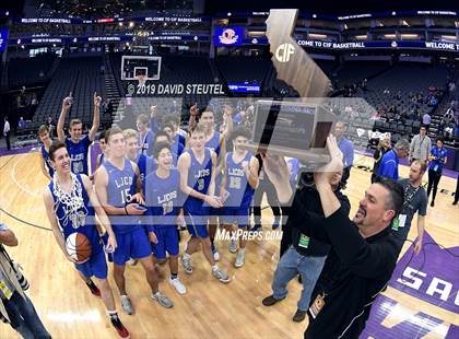 Thumbnail 2 in La Jolla Country Day vs. University (CIF State D3 Final) photogallery.