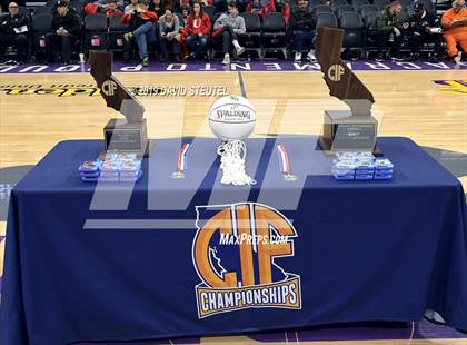 Thumbnail 2 in La Jolla Country Day vs. University (CIF State D3 Final) photogallery.