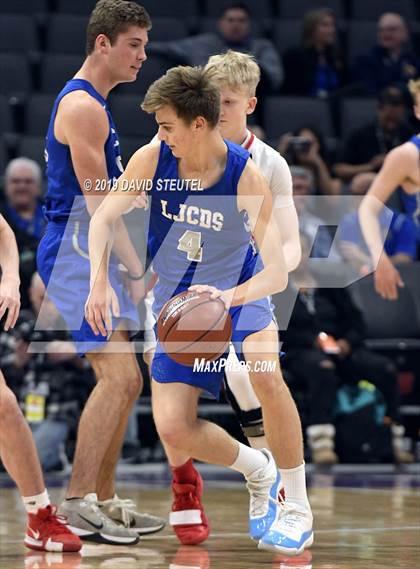 Thumbnail 1 in La Jolla Country Day vs. University (CIF State D3 Final) photogallery.