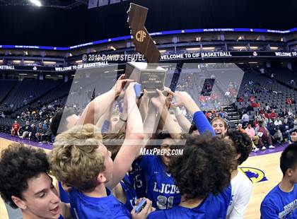 Thumbnail 2 in La Jolla Country Day vs. University (CIF State D3 Final) photogallery.