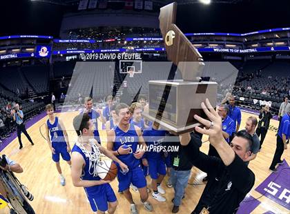 Thumbnail 3 in La Jolla Country Day vs. University (CIF State D3 Final) photogallery.