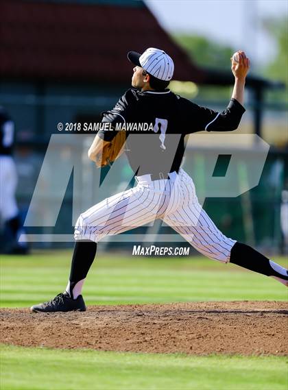 Thumbnail 2 in Chaminade vs Harvard-Westlake photogallery.