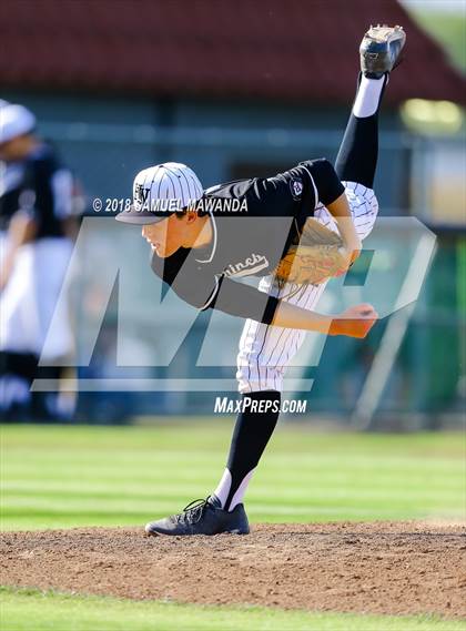 Thumbnail 1 in Chaminade vs Harvard-Westlake photogallery.