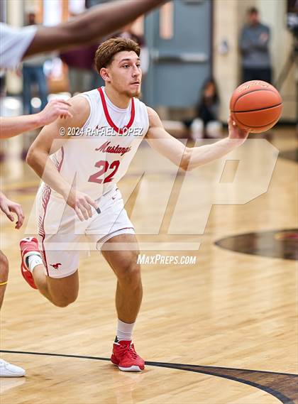 Thumbnail 3 in North Shore vs. Deer Park (McDonald's Texas Invitational) photogallery.