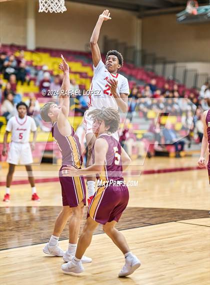 Thumbnail 3 in North Shore vs. Deer Park (McDonald's Texas Invitational) photogallery.