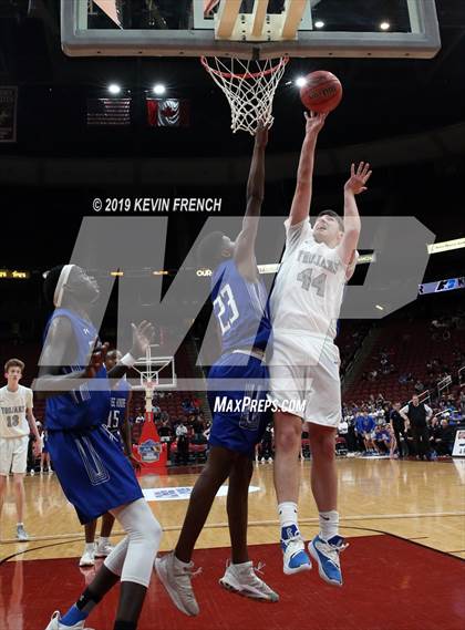 Thumbnail 2 in Paradise Honors vs. Valley Christian (AIA 3A Semifinals) photogallery.