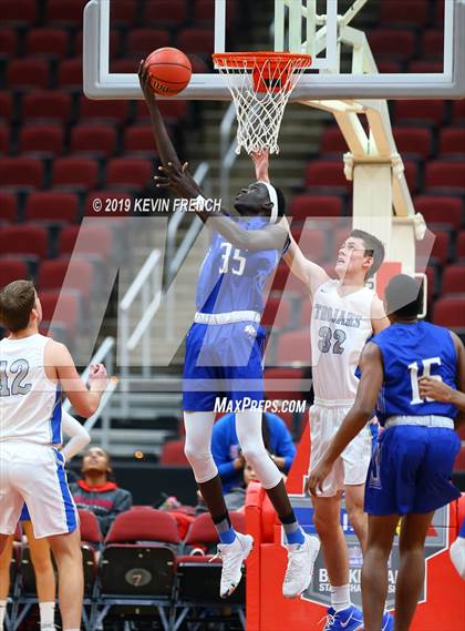 Thumbnail 1 in Paradise Honors vs. Valley Christian (AIA 3A Semifinals) photogallery.