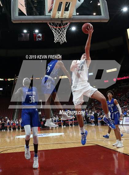 Thumbnail 1 in Paradise Honors vs. Valley Christian (AIA 3A Semifinals) photogallery.