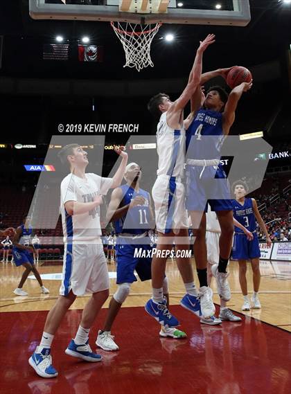 Thumbnail 1 in Paradise Honors vs. Valley Christian (AIA 3A Semifinals) photogallery.