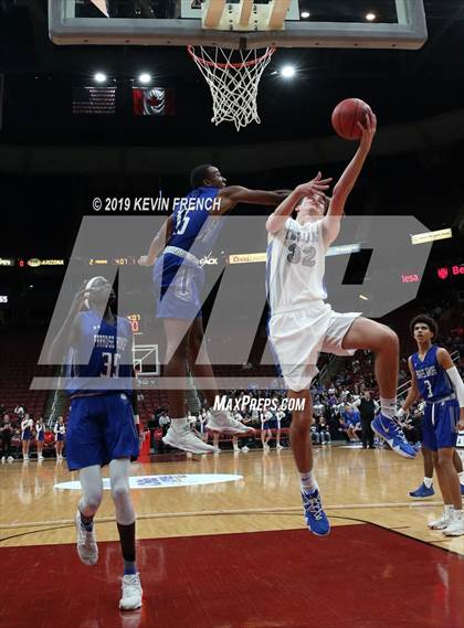 Thumbnail 3 in Paradise Honors vs. Valley Christian (AIA 3A Semifinals) photogallery.
