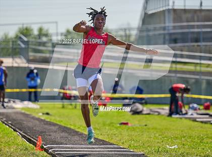 Thumbnail 1 in UIL 6A Track & Field Area 21&22 (Triple Jump) photogallery.