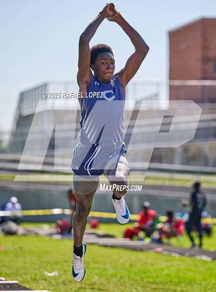 Thumbnail 1 in UIL 6A Track & Field Area 21&22 (Triple Jump) photogallery.