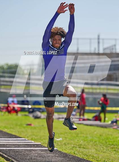 Thumbnail 3 in UIL 6A Track & Field Area 21&22 (Triple Jump) photogallery.