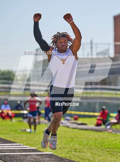 Thumbnail 3 in UIL 6A Track & Field Area 21&22 (Triple Jump) photogallery.
