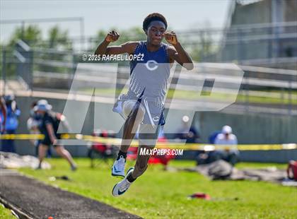 Thumbnail 3 in UIL 6A Track & Field Area 21&22 (Triple Jump) photogallery.