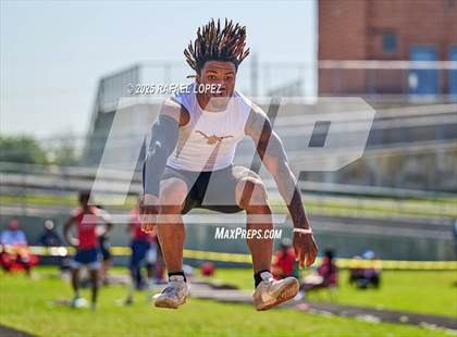 Thumbnail 1 in UIL 6A Track & Field Area 21&22 (Triple Jump) photogallery.
