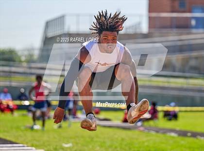 Thumbnail 2 in UIL 6A Track & Field Area 21&22 (Triple Jump) photogallery.