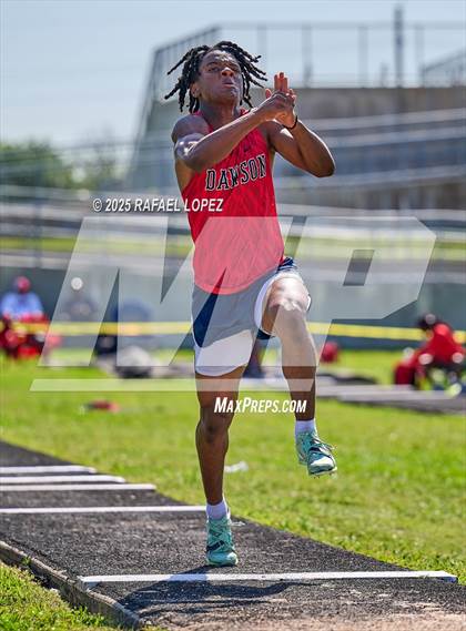 Thumbnail 2 in UIL 6A Track & Field Area 21&22 (Triple Jump) photogallery.