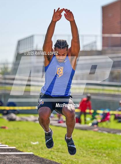 Thumbnail 2 in UIL 6A Track & Field Area 21&22 (Triple Jump) photogallery.