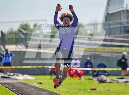 Thumbnail 2 in UIL 6A Track & Field Area 21&22 (Triple Jump) photogallery.