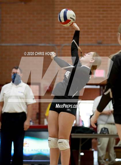 Thumbnail 3 in Salpointe Catholic vs. Mesquite photogallery.