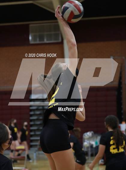 Thumbnail 1 in Salpointe Catholic vs. Mesquite photogallery.