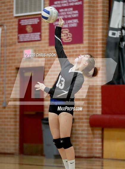Thumbnail 2 in Salpointe Catholic vs. Mesquite photogallery.